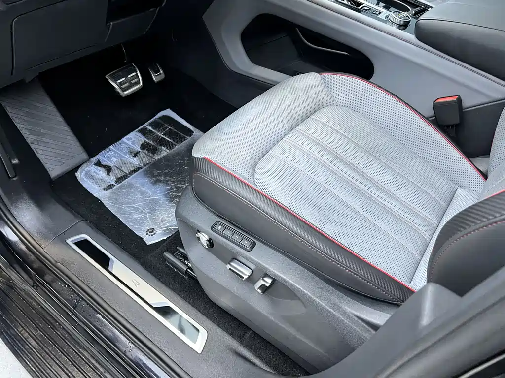 Touron 2023 Touron X facelift 380TSI four-wheel drive luxury version купить на сайте DeffCars