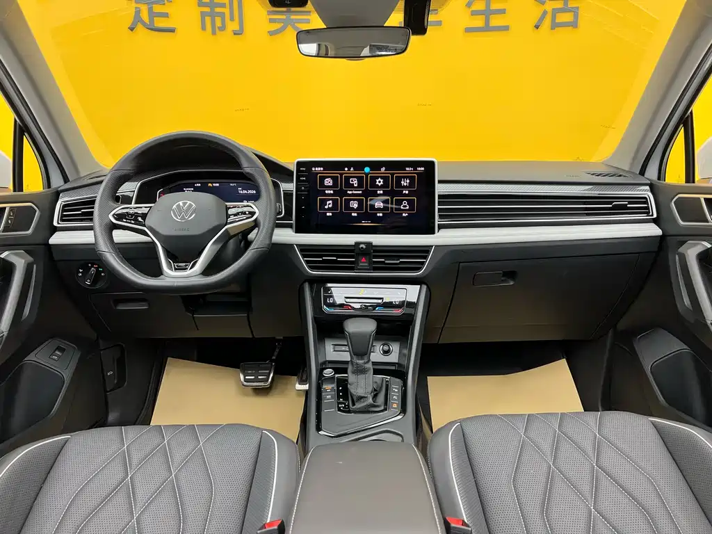 Tiguan L 2023 330TSI automatic two-wheel drive R-Line version купить на сайте DeffCars