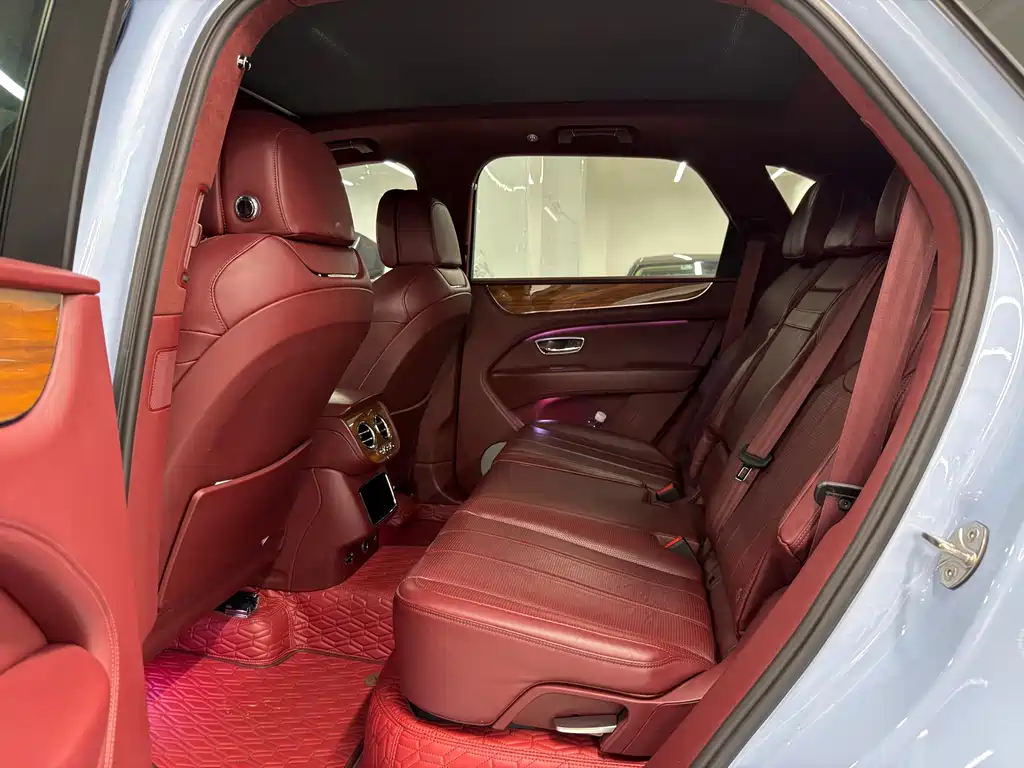 Bentayga 2022 4.0T V8 купить на сайте DeffCars