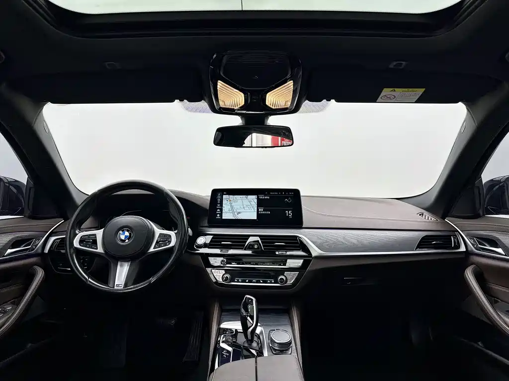 BMW 5 Series New Energy 2021 535Le M Sports Package купить на сайте DeffCars