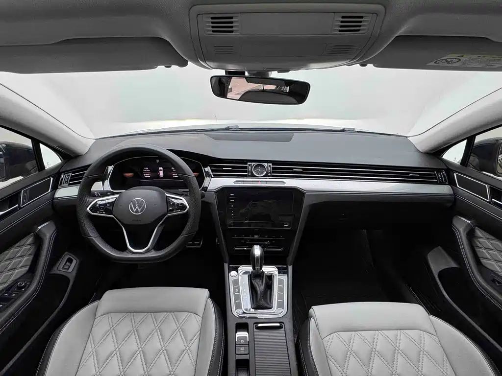 Magotan 2023 2 million commemorative edition 330TSI DSG leading model купить на сайте DeffCars