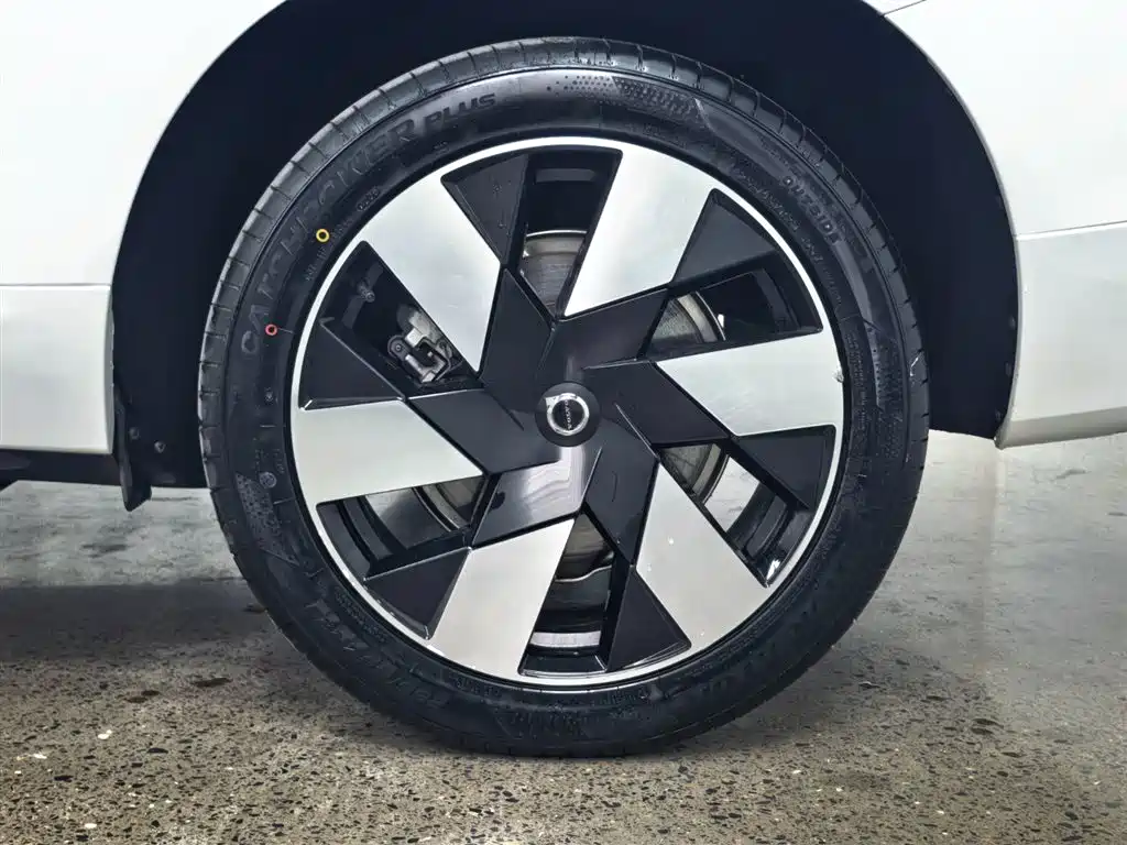 Volvo XC60 plug-in hybrid 2025 plug-in hybrid long-range four-wheel drive Zhiyuan luxury version купить на сайте DeffCars
