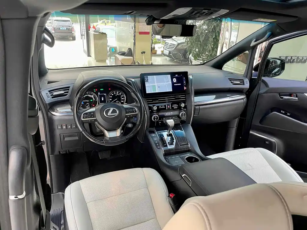 Lexus LM 2020 300h seven-seater elegant version купить на сайте DeffCars