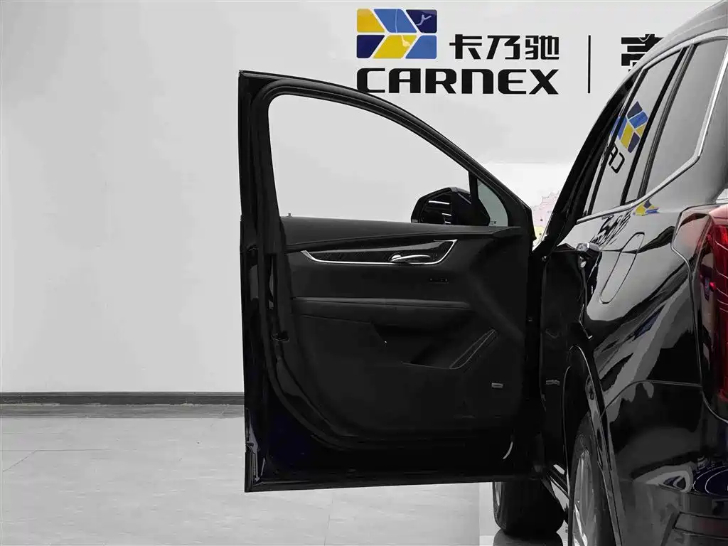 Cadillac XT6 2022 2.0T seven-seat two-wheel drive luxury model купить на сайте DeffCars