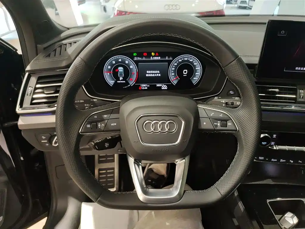 Audi Q5L 2024 45 TFSI luxury and dynamic model купить на сайте DeffCars