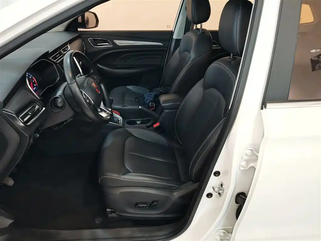 Roewe RX3 2018 1.6L Manual Internet Smart Edition купить на сайте DeffCars