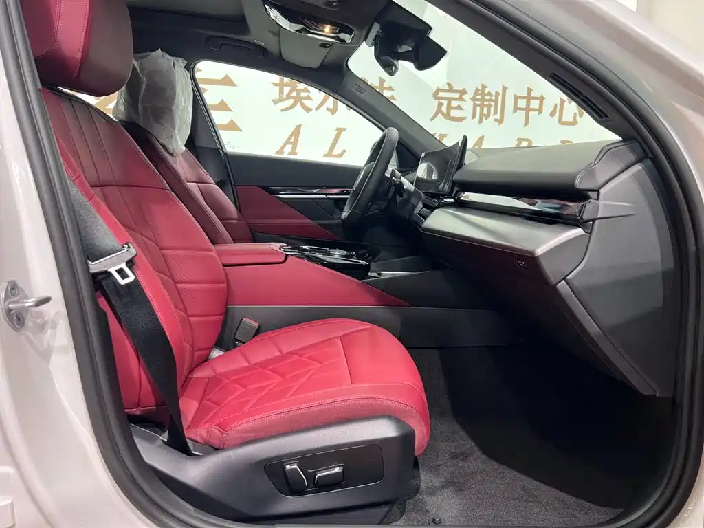 BMW 5 Series 2025 530Li Leading M Sports Package купить на сайте DeffCars