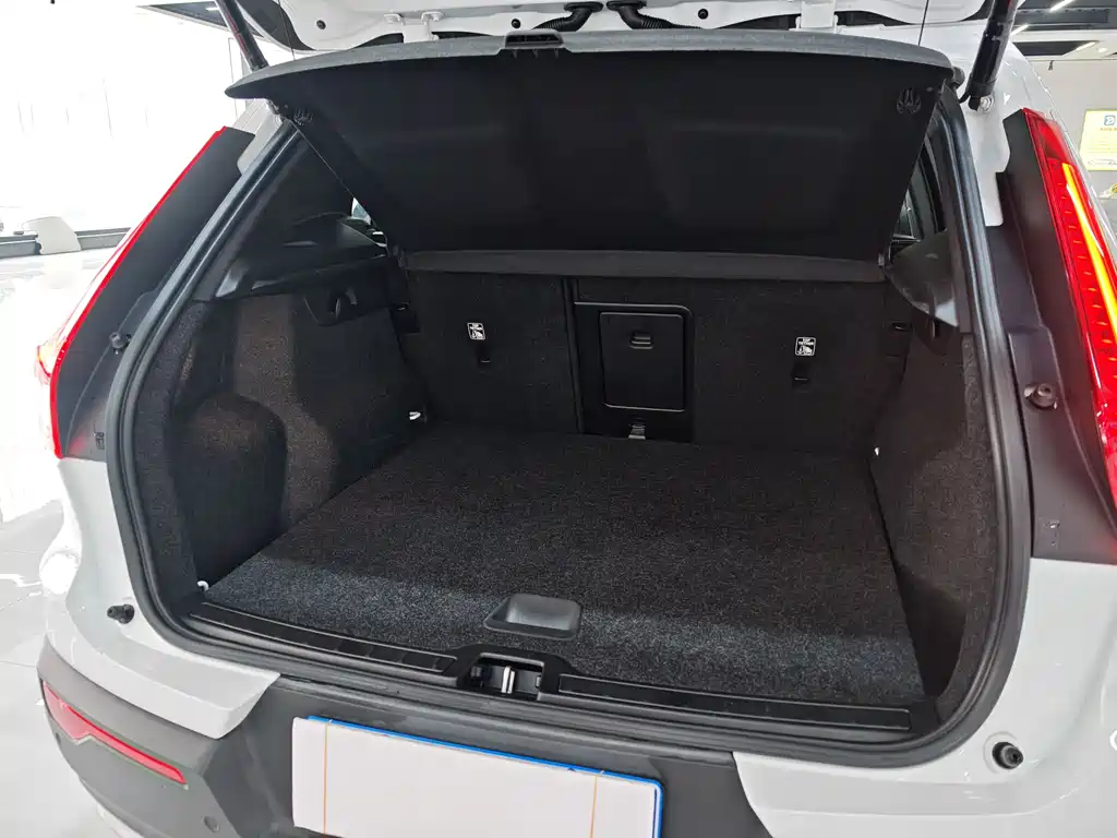 Volvo XC40 2024 B4 four-wheel drive Zhiyuan luxury version купить на сайте DeffCars