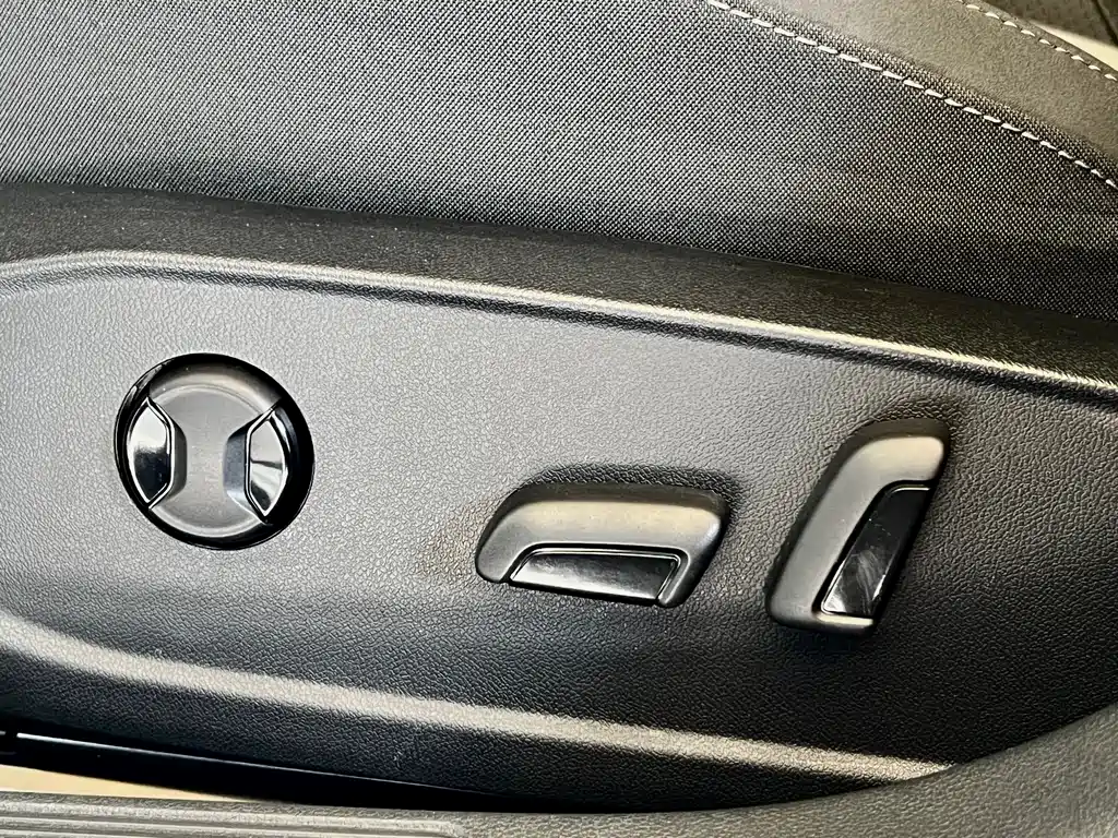 Golf 2025 facelift 300TSI R-Line купить на сайте DeffCars