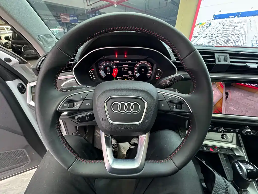 Audi Q3 2022 35 TFSI Fashionable and Dynamic купить на сайте DeffCars