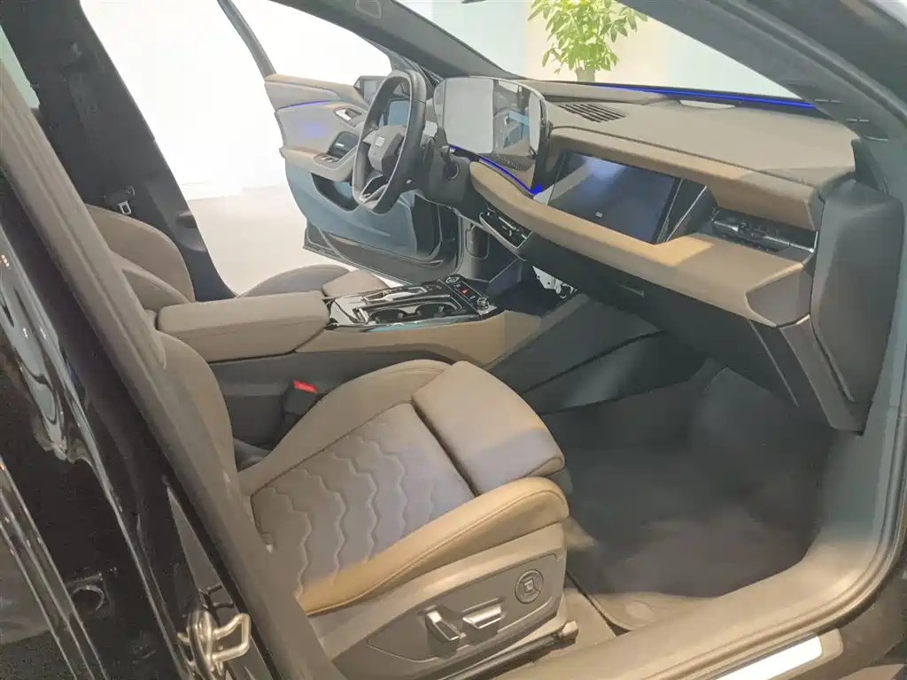Audi A6L e-tron 2026 debuts Qiankun smart driving version купить на сайте DeffCars