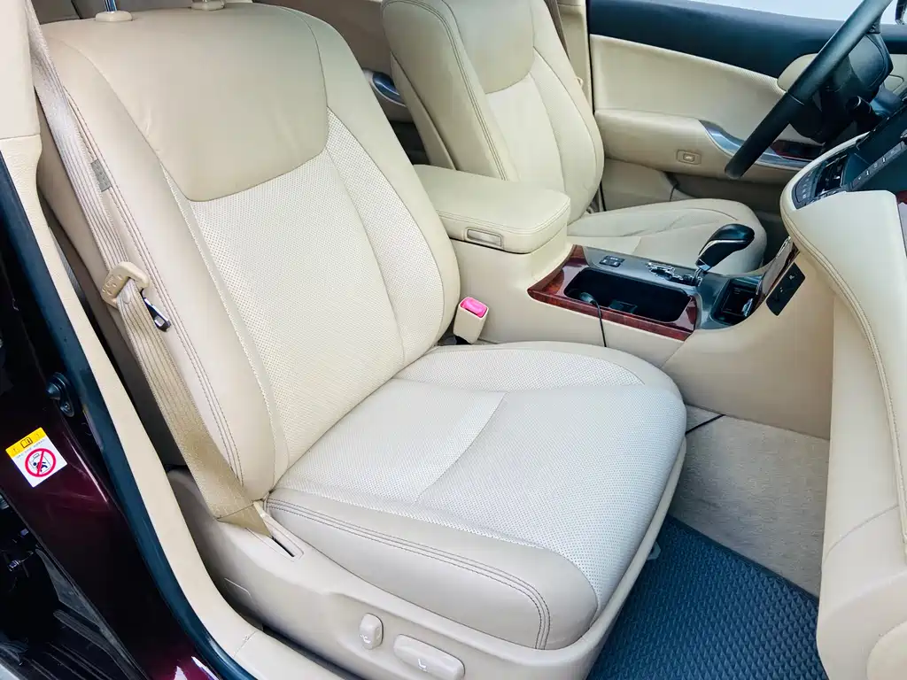 Crown 2012 2.5L Royal Leather Edition купить на сайте DeffCars