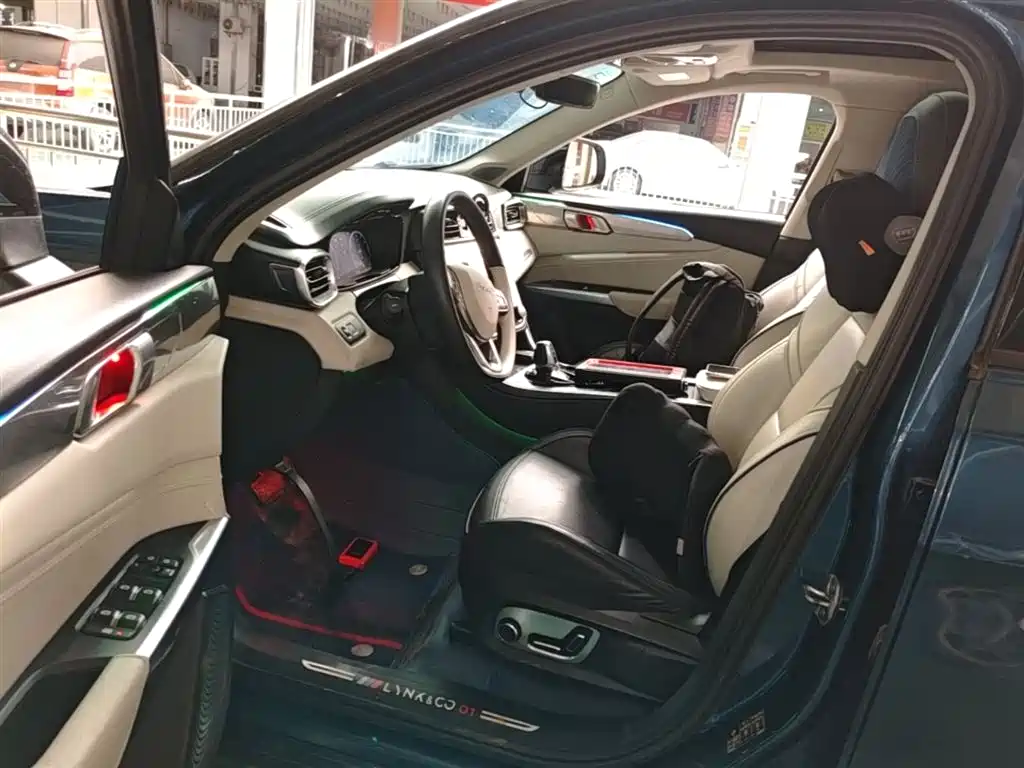 Lynk & Co 01 2017 2.0T 2WD Yao Pro Edition купить на сайте DeffCars