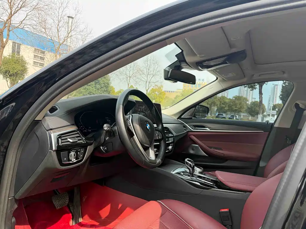 BMW 5 Series 2022 530Li Leading Luxury Package купить на сайте DeffCars