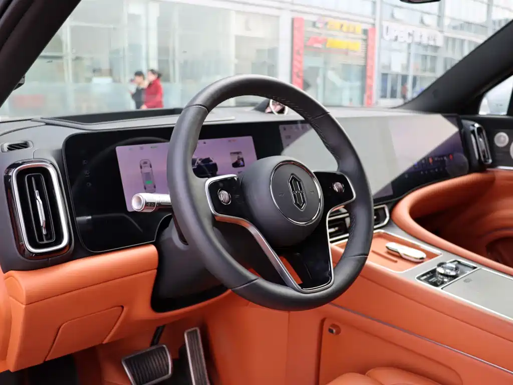 Wenjie M9 2025 extended range Max version 52kWh 6-seat version 192-line lidar) купить на сайте DeffCars