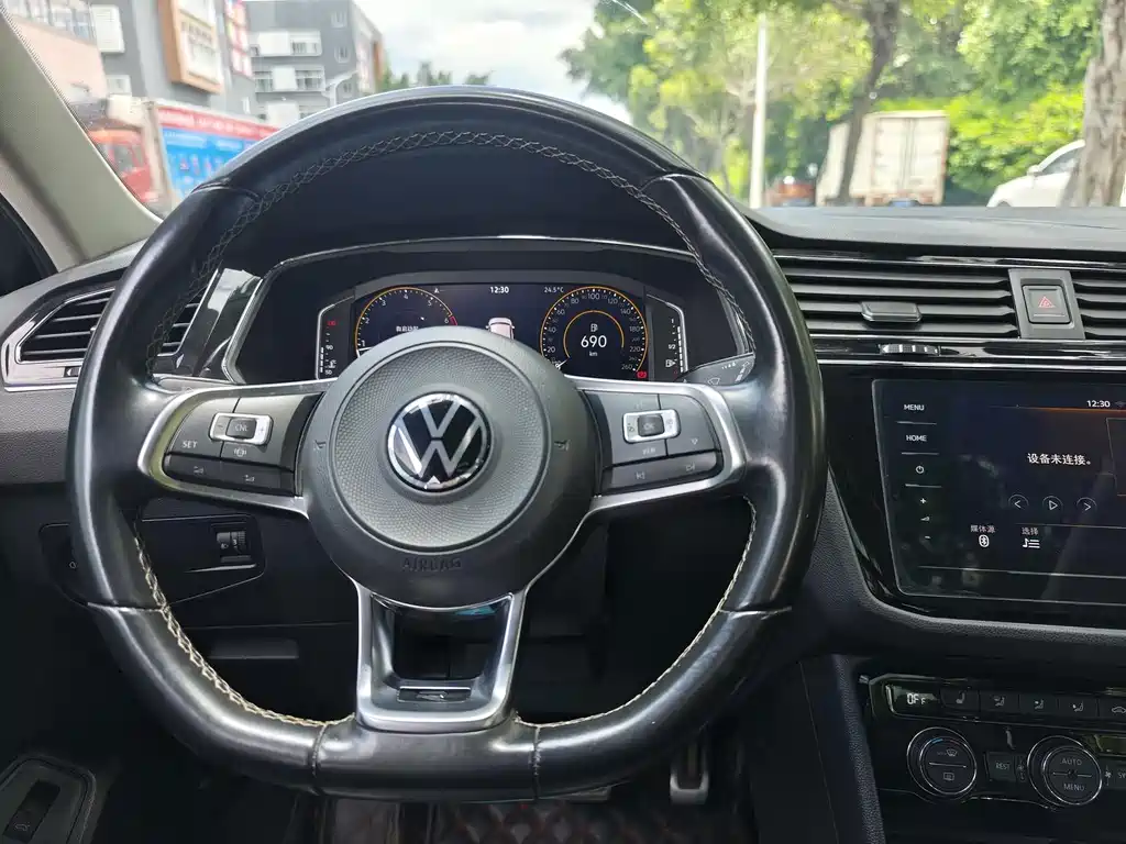 Tiguan L 2021 330TSI automatic two-wheel drive R-Line version купить на сайте DeffCars