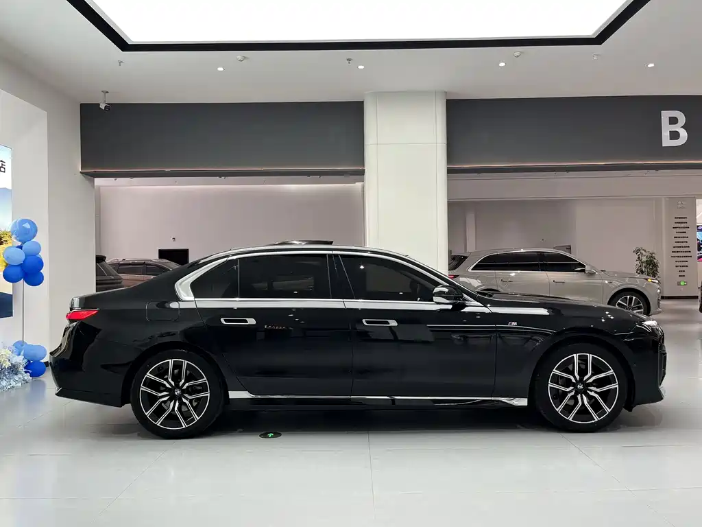 BMW 7 Series 2023 735Li M Sports Package купить на сайте DeffCars