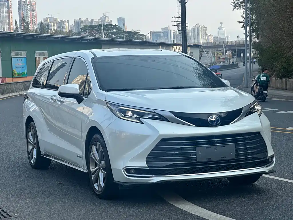 SIENNA 2023 2.5L Hybrid Premium Edition купить на сайте DeffCars