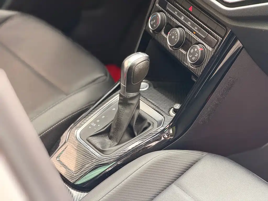 T-ROC 2018 280TSI DSG two-wheel drive comfort model National V купить на сайте DeffCars