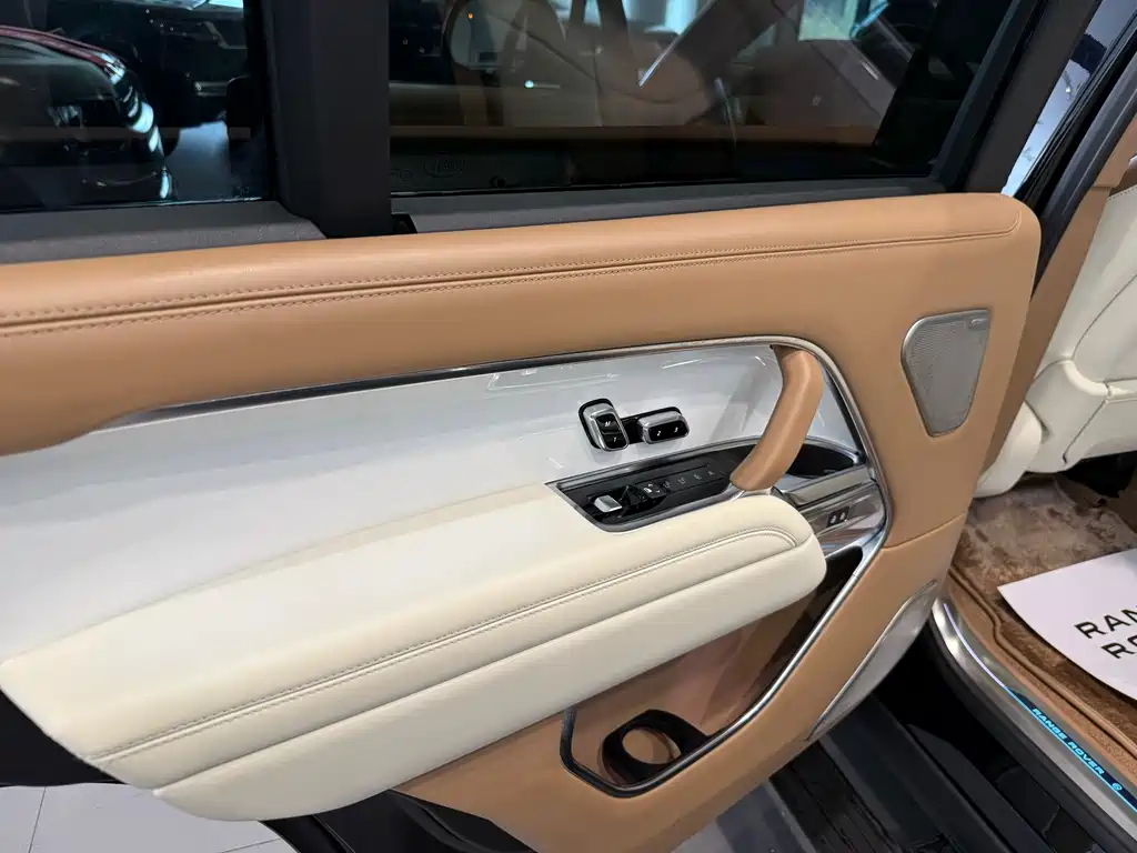 Range Rover 2023 4.4 V8 SV Honor Creation Extended Edition купить на сайте DeffCars
