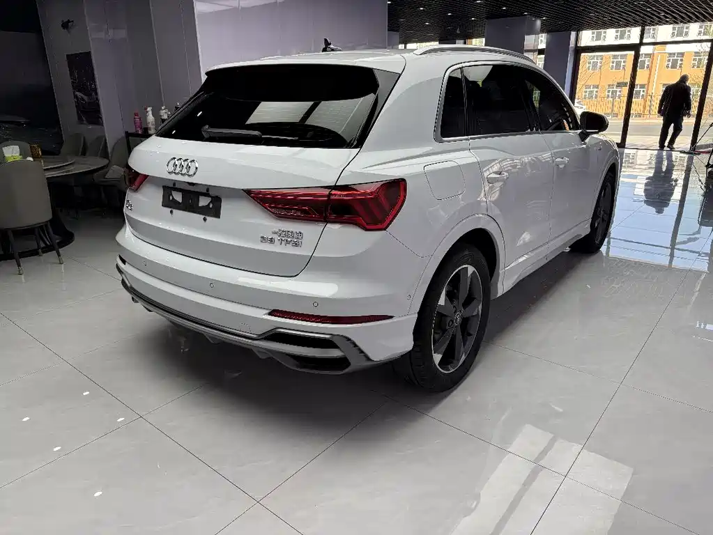 Audi Q3 2022 35 TFSI Fashionable and Dynamic купить на сайте DeffCars
