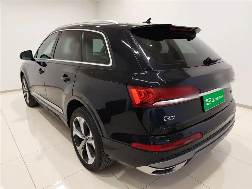 Audi Q7 2021 55 TFSI quattro S line sports version купить на сайте DeffCars