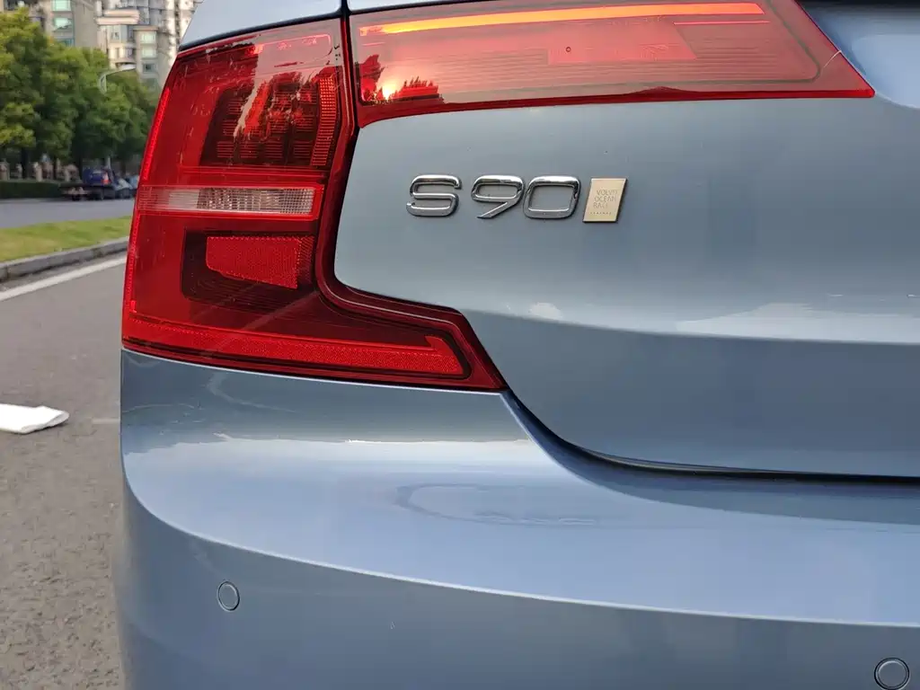 Volvo S90 2018 T4 Zhiyuan Edition купить на сайте DeffCars