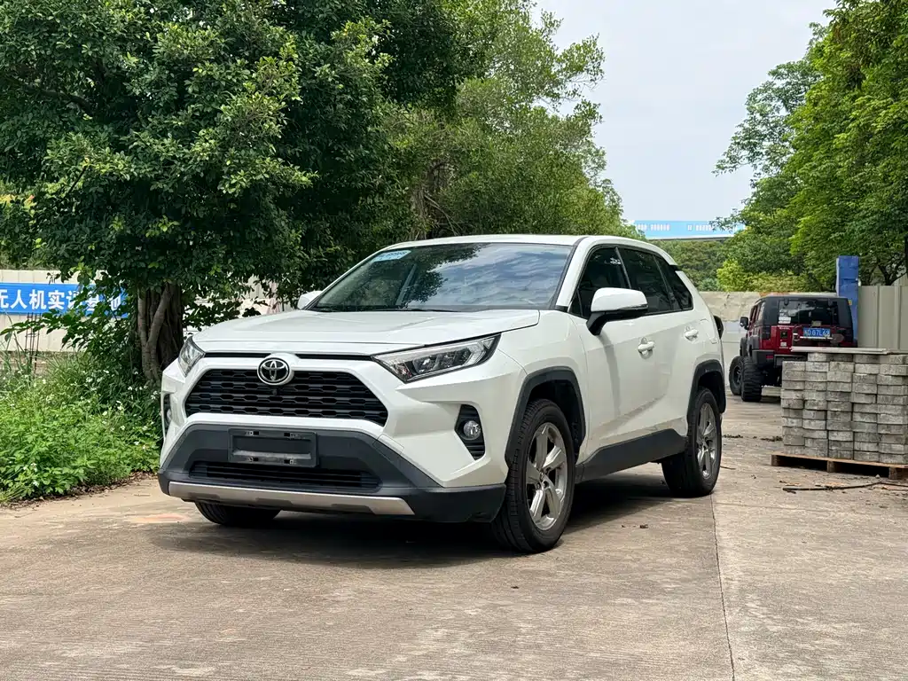 RAV4 Rongfang 2022 2.0L CVT two-wheel drive fashion version купить на сайте DeffCars
