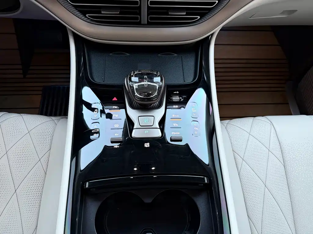 Denza D9 2022 DM-i 970 four-wheel drive flagship model купить на сайте DeffCars