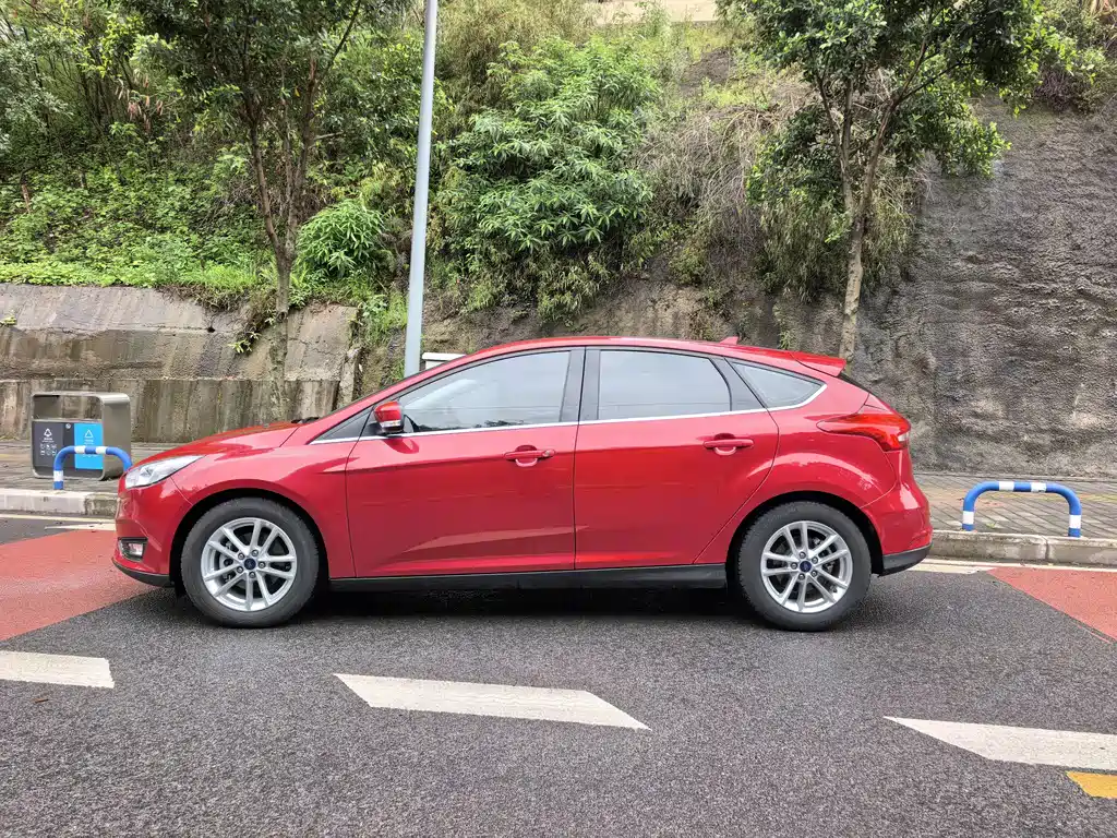 Focus 2017 Hatchback EcoBoost 180 Automatic Elite купить на сайте DeffCars