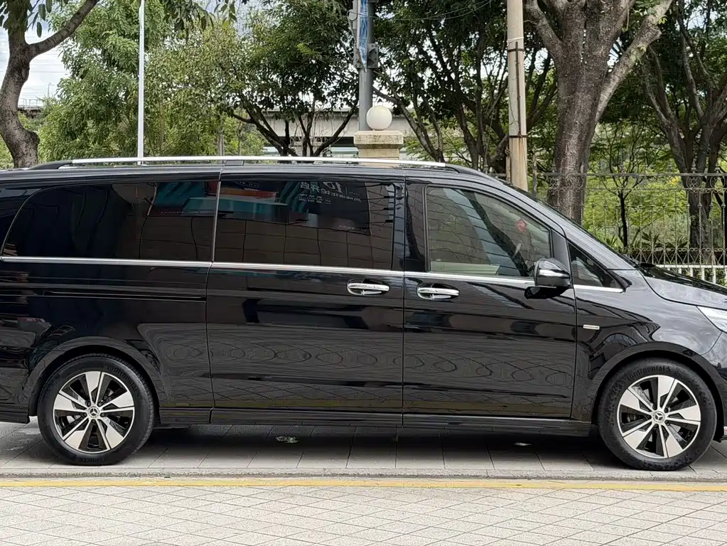 Mercedes-Benz V-Class 2022 V 260 L Long Wheelbase Premium Edition купить на сайте DeffCars