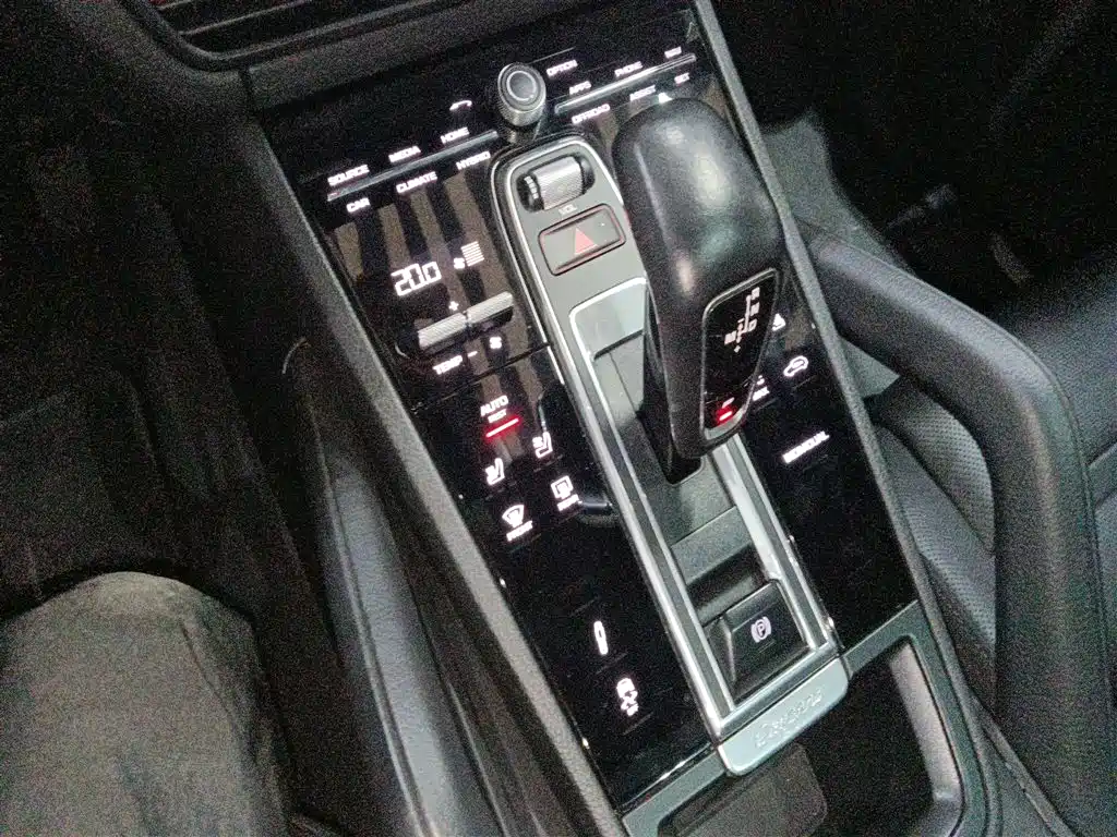 Cayenne New Energy 2021 Cayenne E-Hybrid 2.0T купить на сайте DeffCars