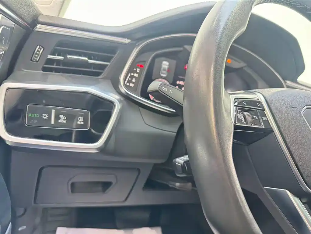 Audi A7 2023 45 TFSI Premium Selection купить на сайте DeffCars
