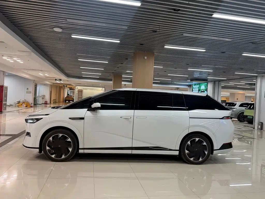 Xpeng X9 2024 model 702 super long battery life Max купить на сайте DeffCars