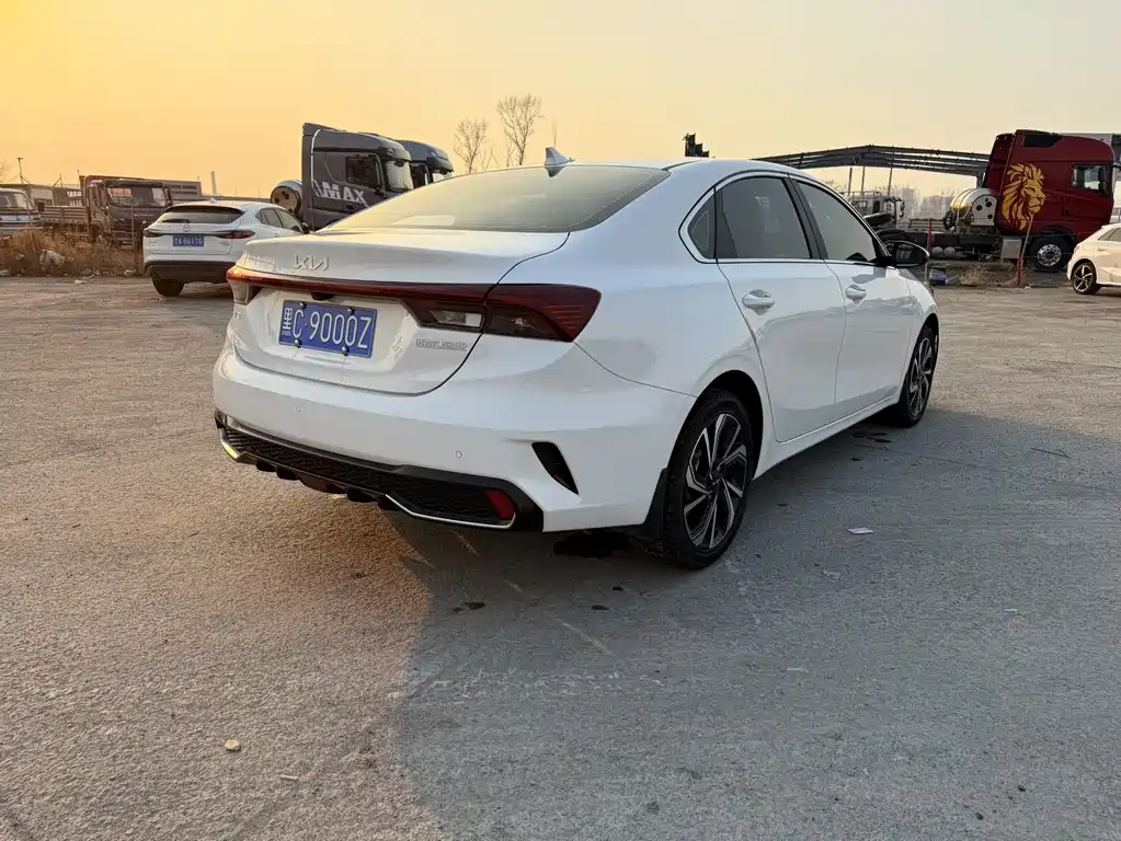 Kia K3 2023 1.5L CVT Premium Edition купить на сайте DeffCars