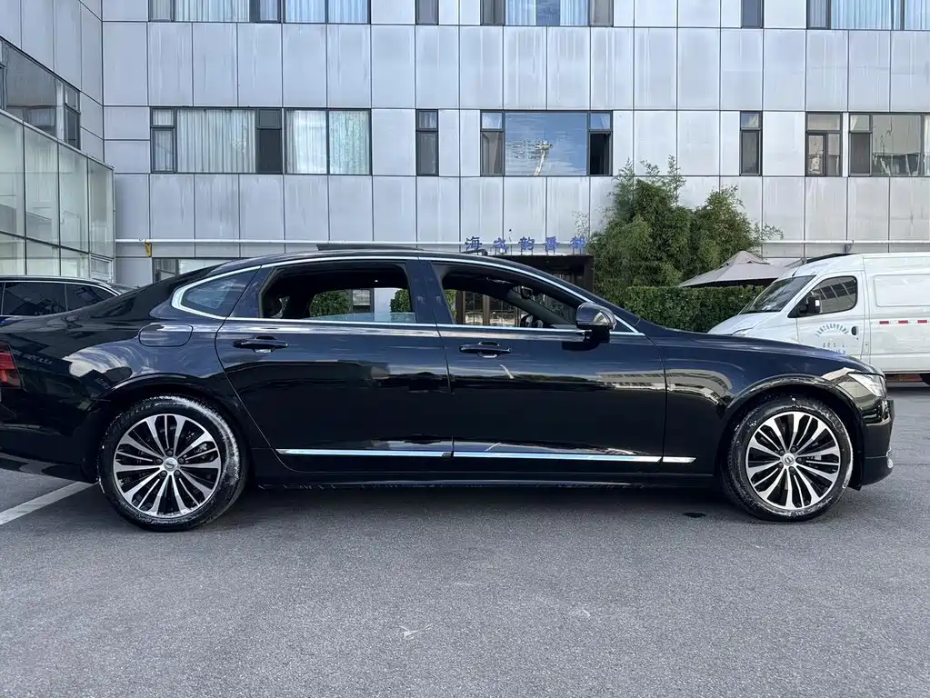 Volvo S90 2024 B5 Zhiyi Luxury Edition купить на сайте DeffCars