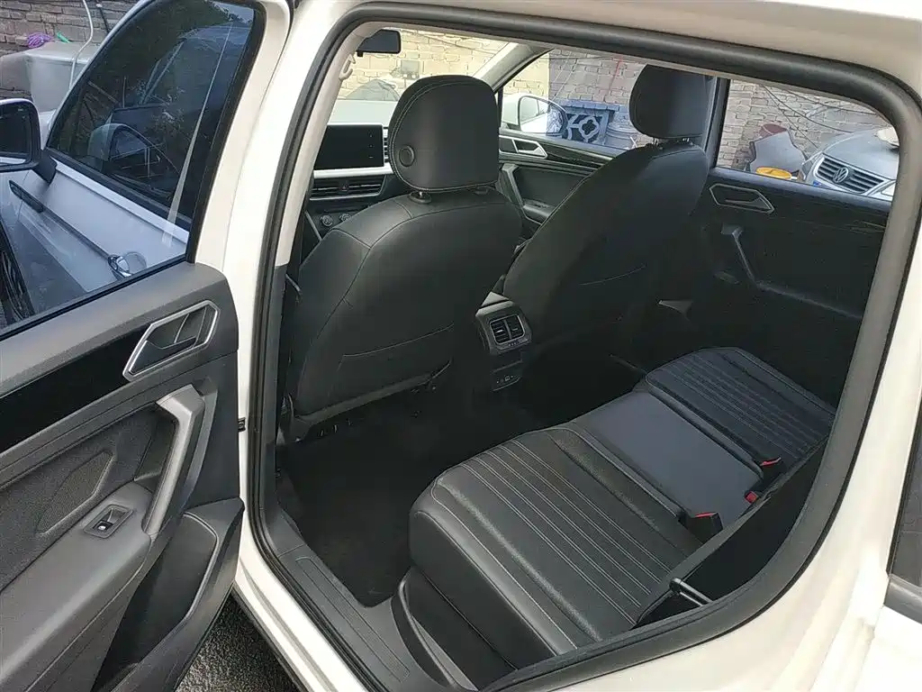 Tiguan L 2022 330TSI automatic two-wheel drive comfort version купить на сайте DeffCars