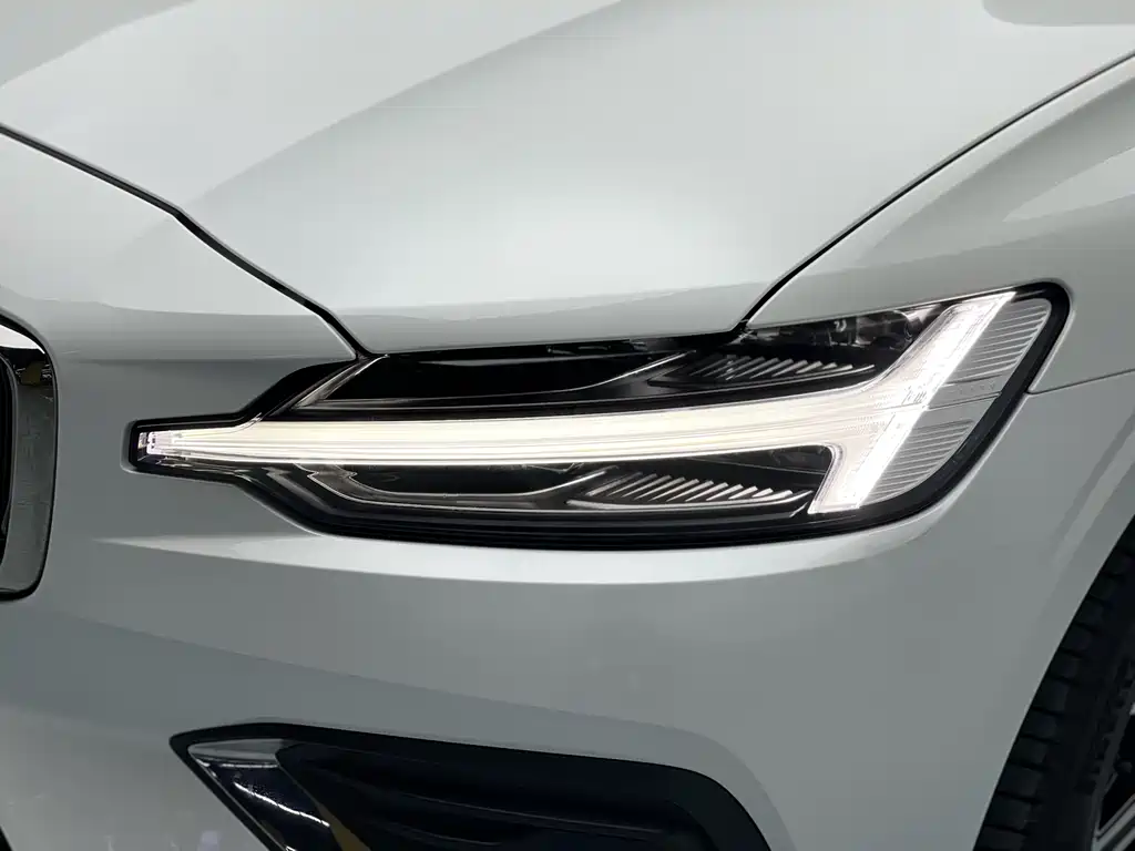 Volvo S60 2025 B4 Zhiyi Luxury Edition купить на сайте DeffCars