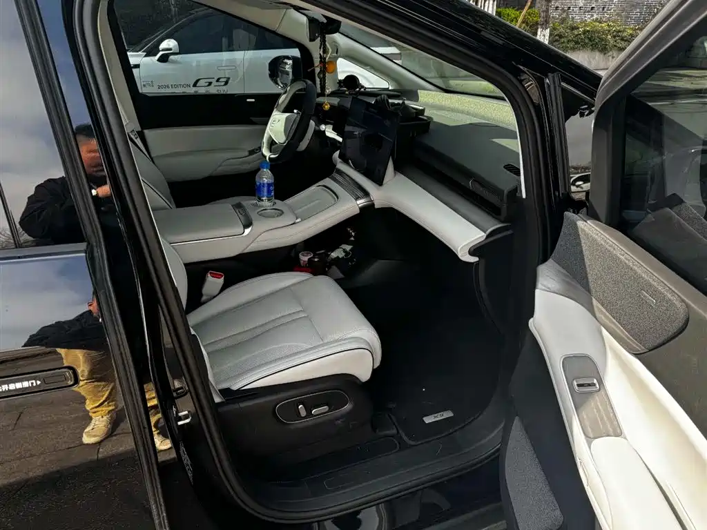 Xpeng X9 2024 model 702 super long battery life Max купить на сайте DeffCars