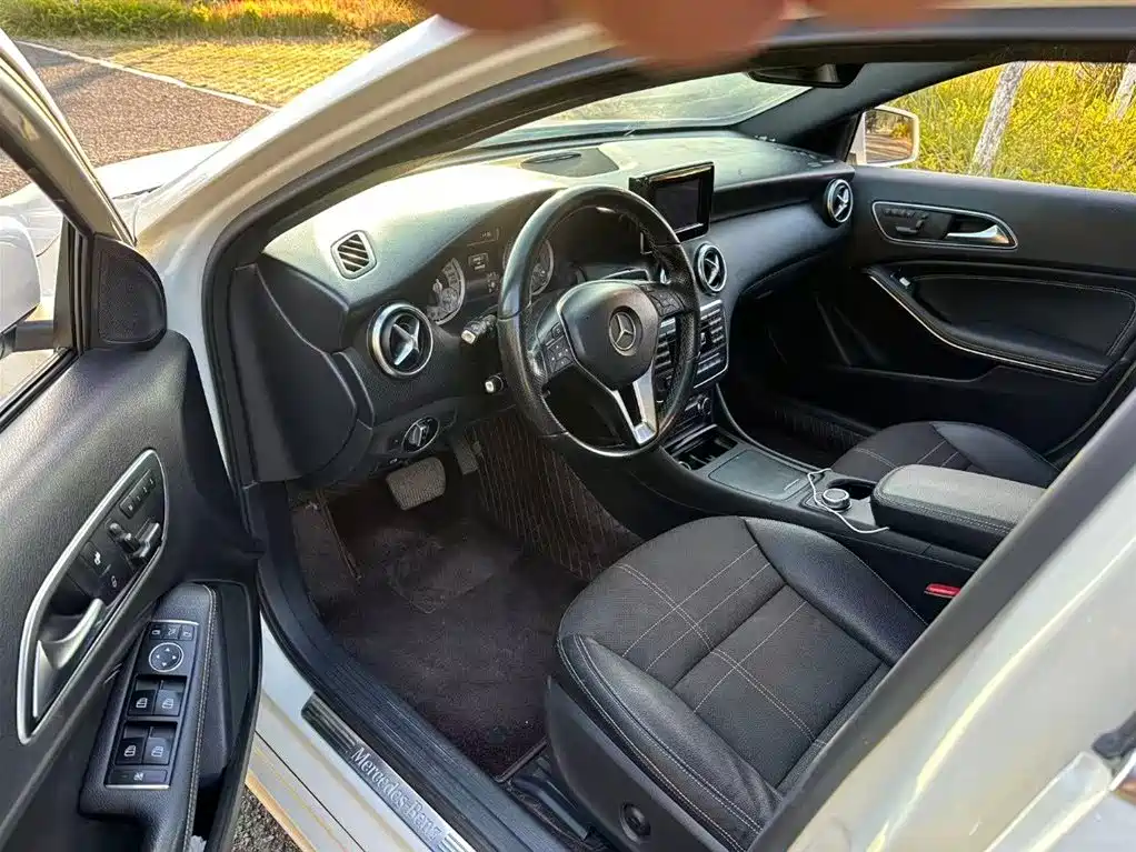 Mercedes-Benz A-Class (Imported) 2015 A 200 Fashion Model купить на сайте DeffCars