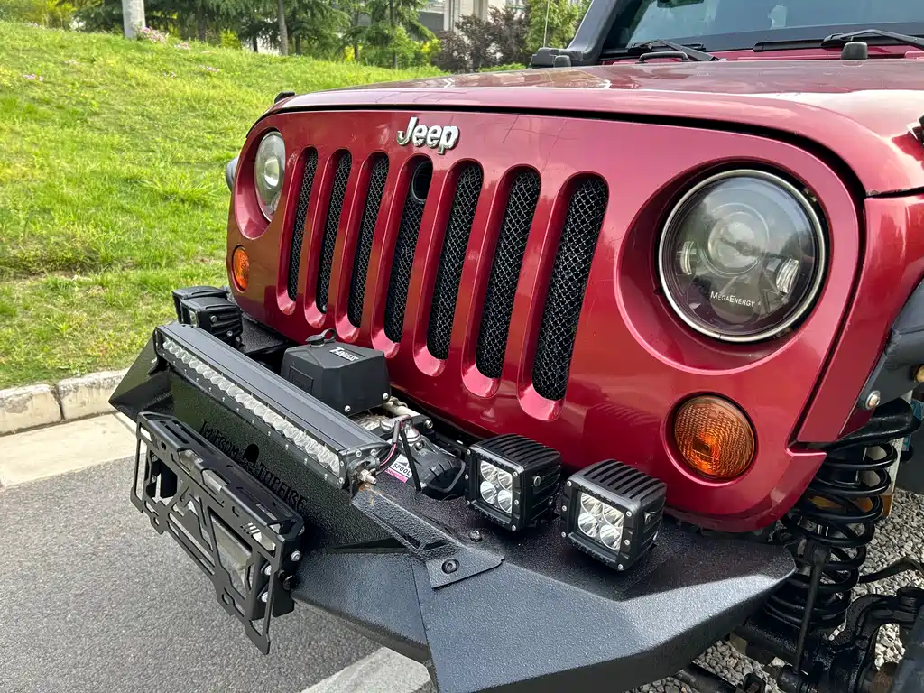 Wrangler 2013 3.6L Sahara two-door version купить на сайте DeffCars