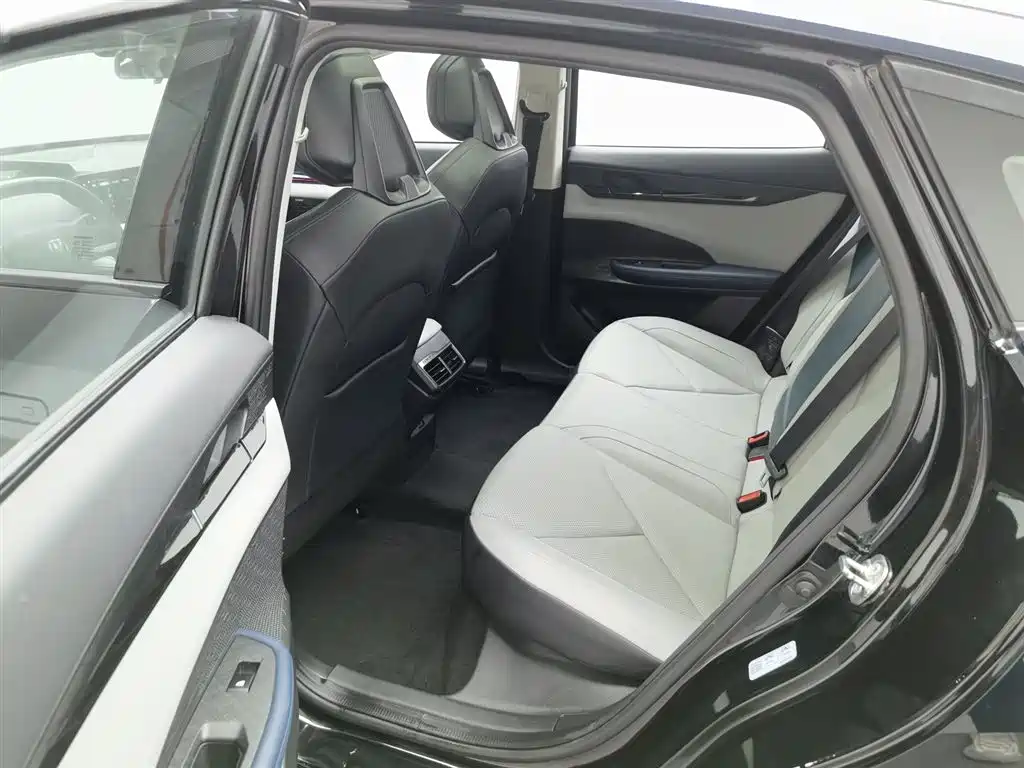 Changan UNI-V Smart iDD 2023 Smart iDD 1.5T 113km smart cool model купить на сайте DeffCars
