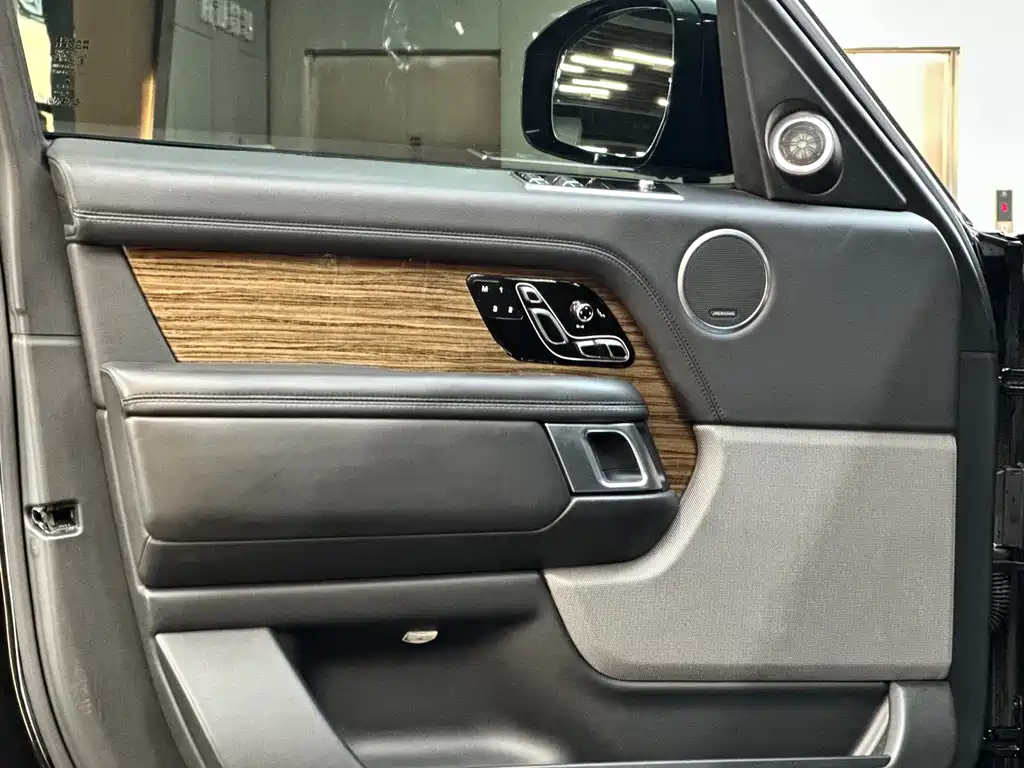 Range Rover 2018 3.0 SC V6 Vogue Extended Edition купить на сайте DeffCars