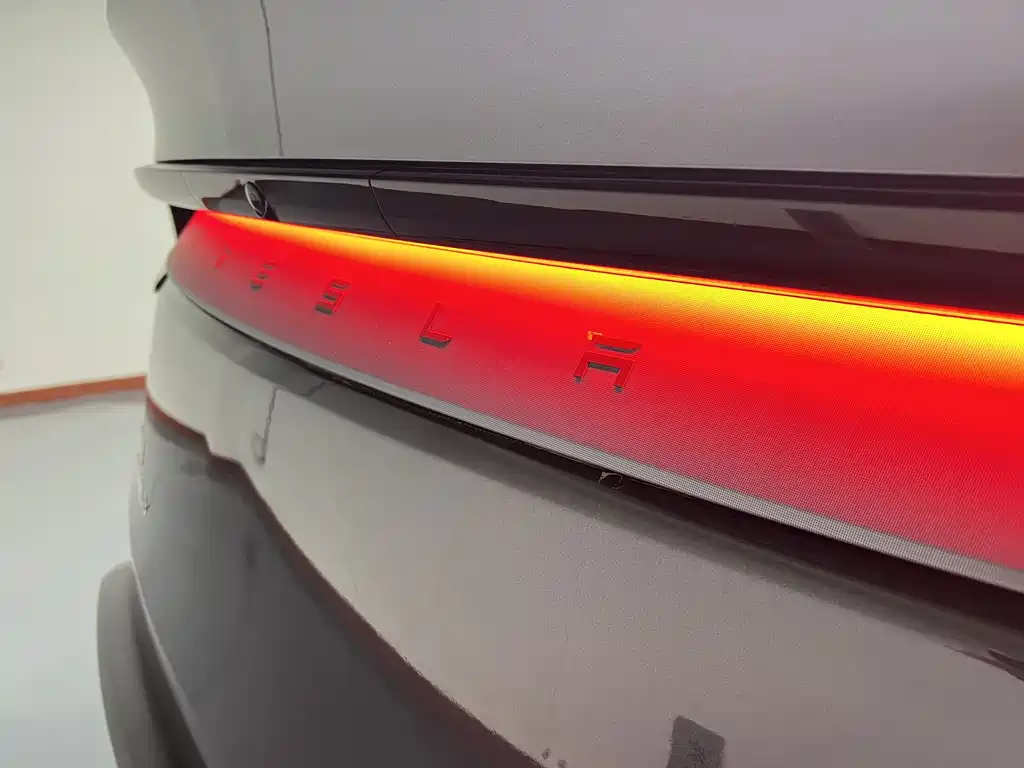 Model Y 2025 rear-wheel drive version купить на сайте DeffCars