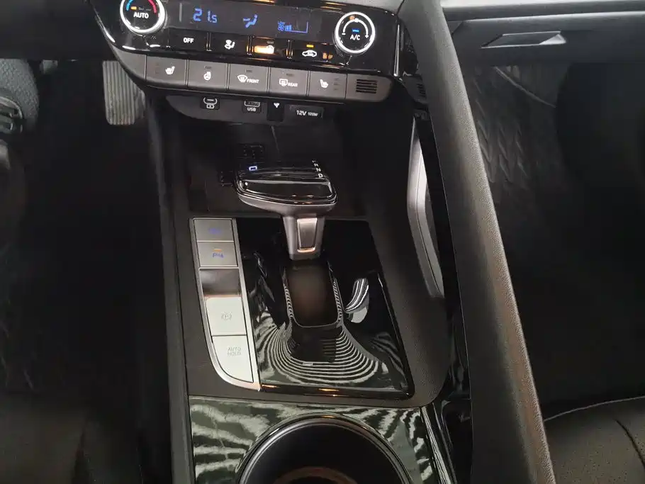 Elantra 2023 1.5L CVT LUX Premium Edition купить на сайте DeffCars