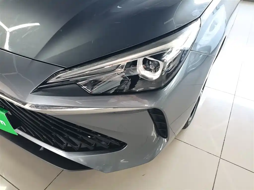 Roewe i5 2023 1.5L CVT Premium Edition купить на сайте DeffCars