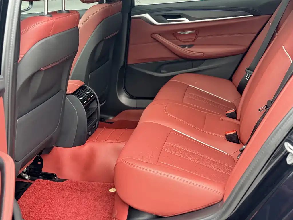 BMW 5 Series 2023 530Li Leading M Sports Package купить на сайте DeffCars