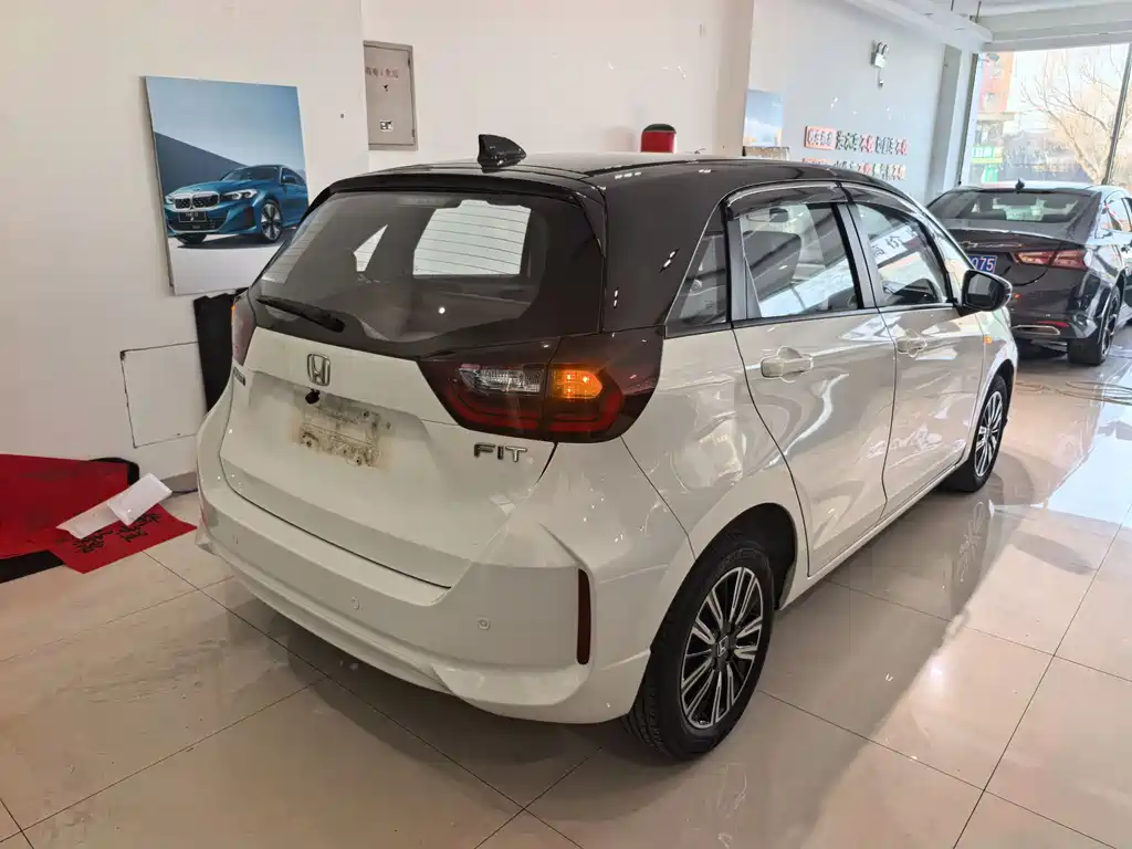 Fit 2021 1.5L CVT Fashion Edition купить на сайте DeffCars