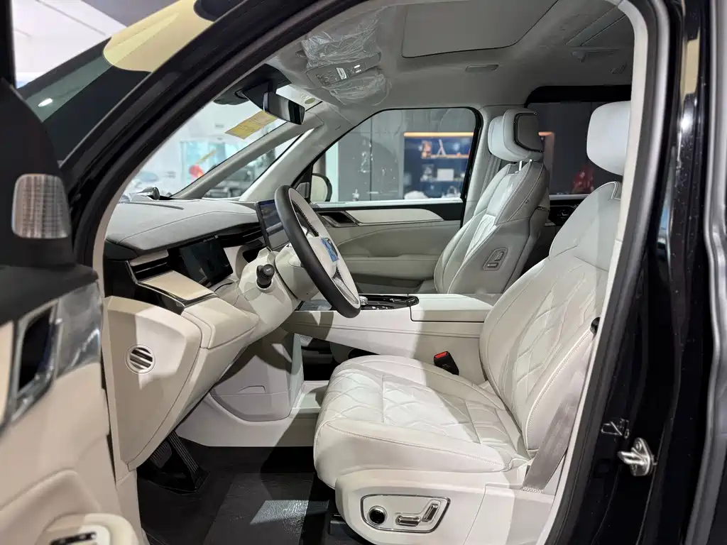Volvo EM90 2025 Ultra six-seater купить на сайте DeffCars