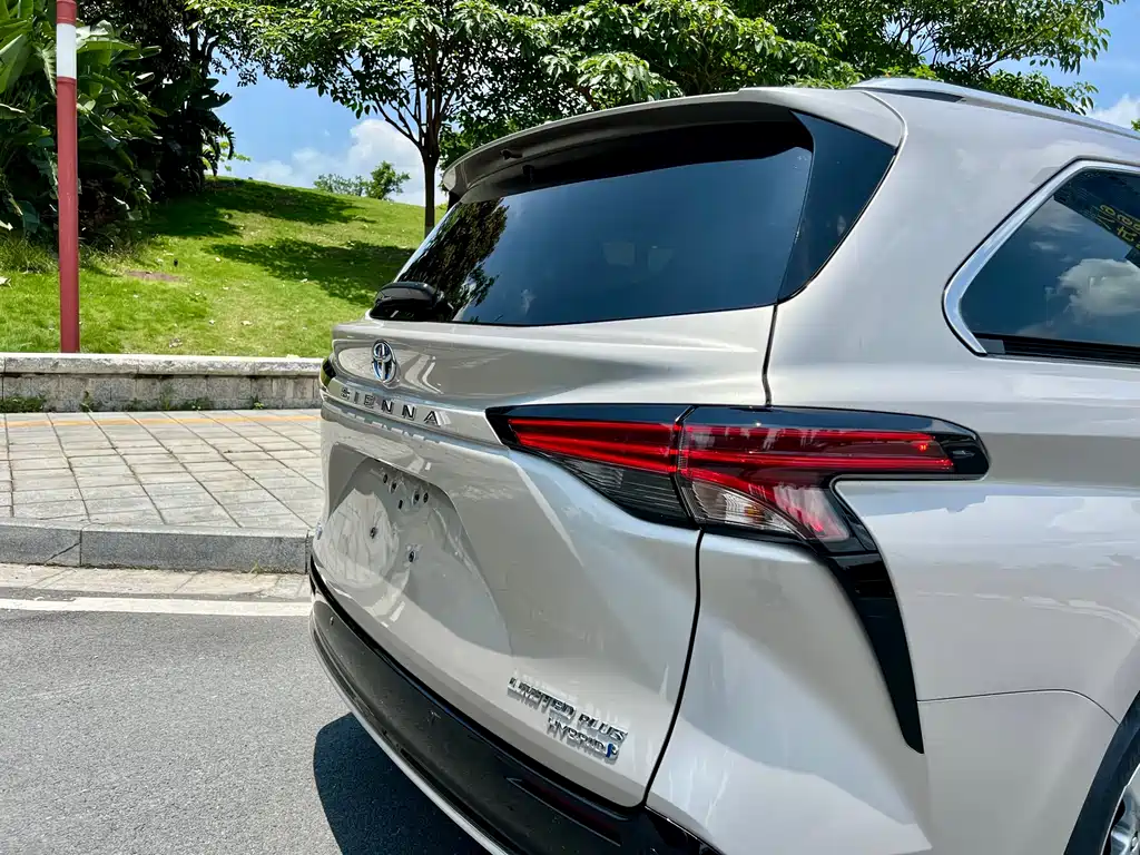 SIENNA 2021 2.5L Hybrid Extreme Edition купить на сайте DeffCars